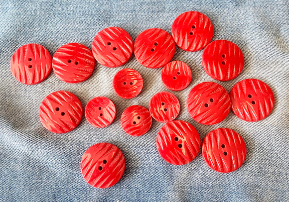 Vintage Red Indented Geometric Large & Small Resin Buttons 12x 25mm & 5x 15mm